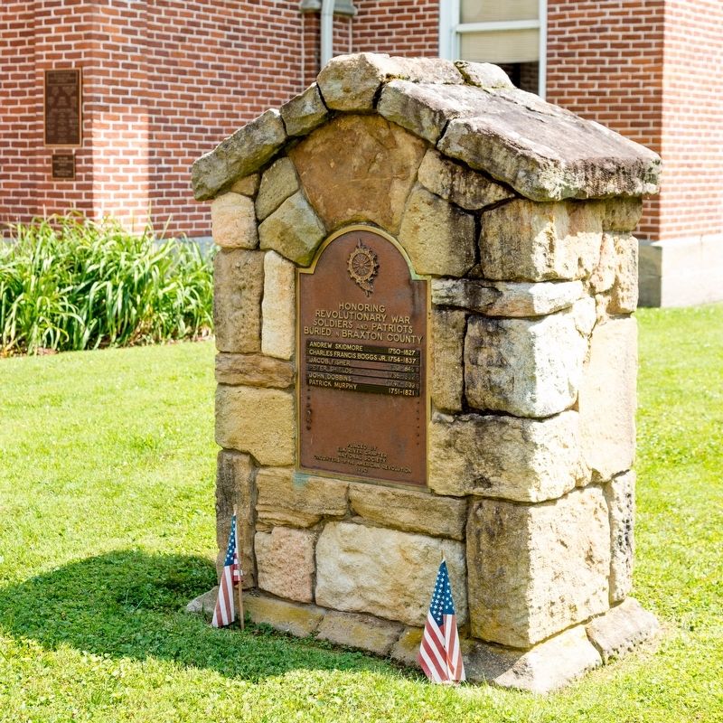 Revolutionary War Monument image. Click for full size.