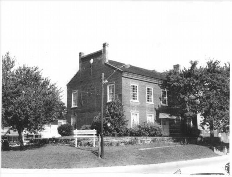 Old White County Courthouse image. Click for more information.