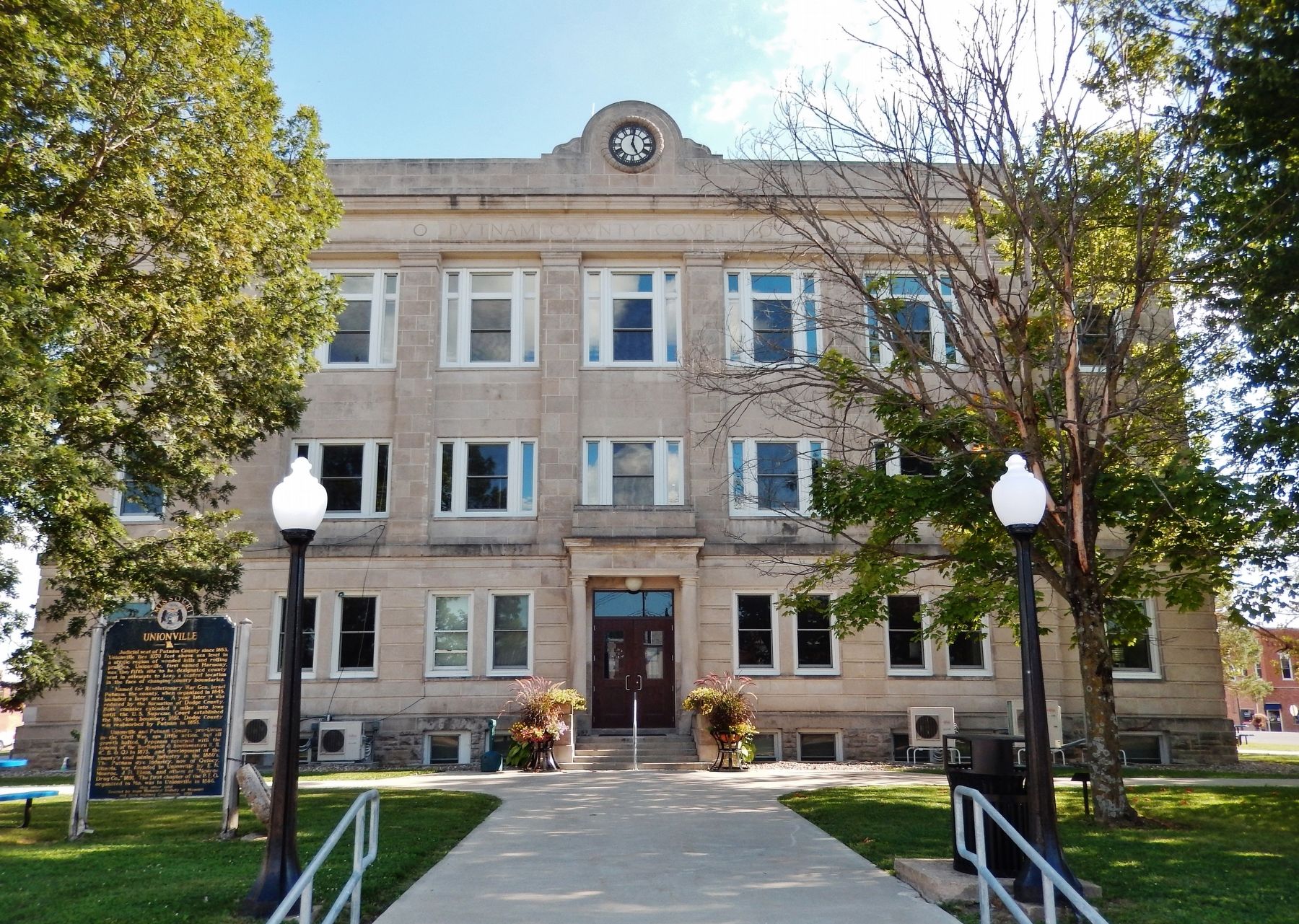 Putnam County Courthouse (<i>north/front elevation</i>) image. Click for full size.