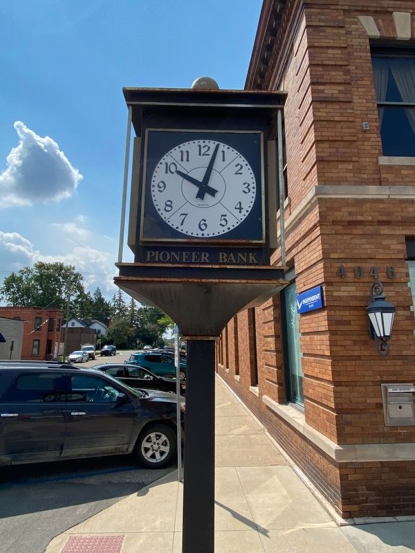 Pioneer Bank Clock image. Click for full size.