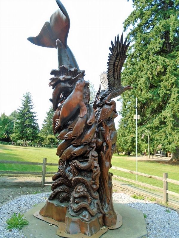 Crescent Creek Park Totem image. Click for full size.
