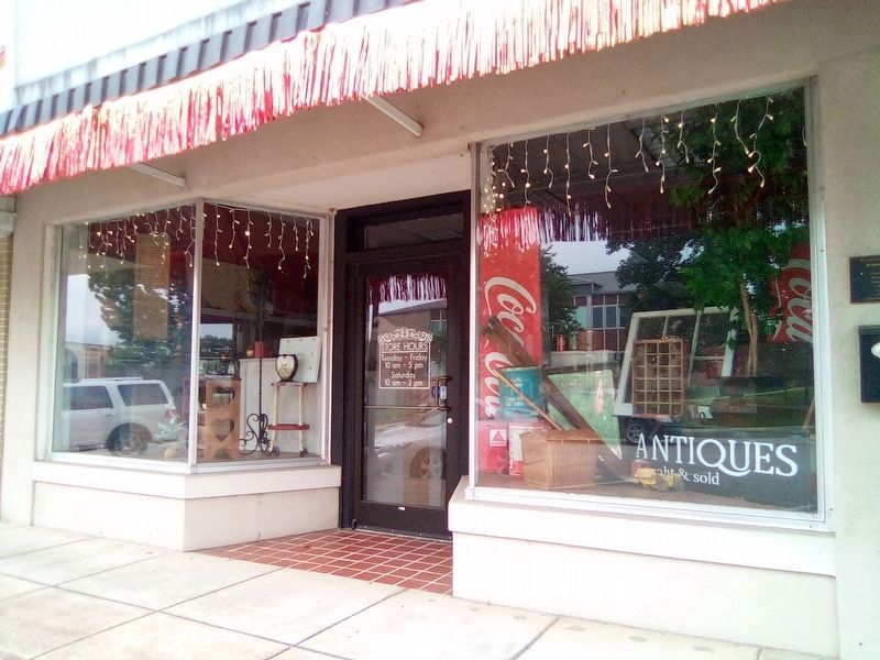 40 South Main Street. Click for full size. 40 South Main Street image. Click for full size.