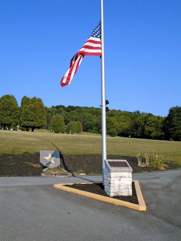 Gold Star Mothers of Bedford County Monument image. Click for full size.