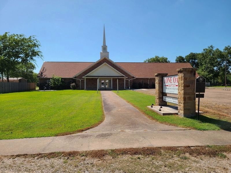 Lone Oak Baptist Church and Marker image. Click for full size.