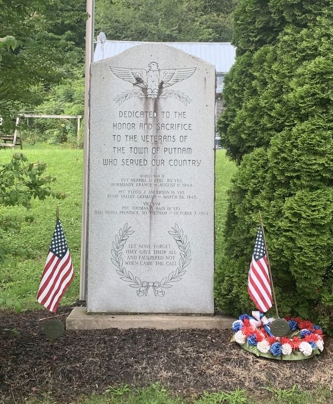 Town of Putnam Veterans Memorial image. Click for full size.