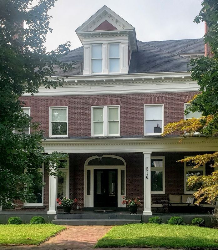 516 Washington Street image. Click for full size.