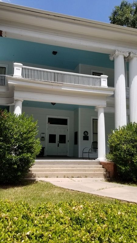 The entrance to the Wynne House and Marker image. Click for full size.