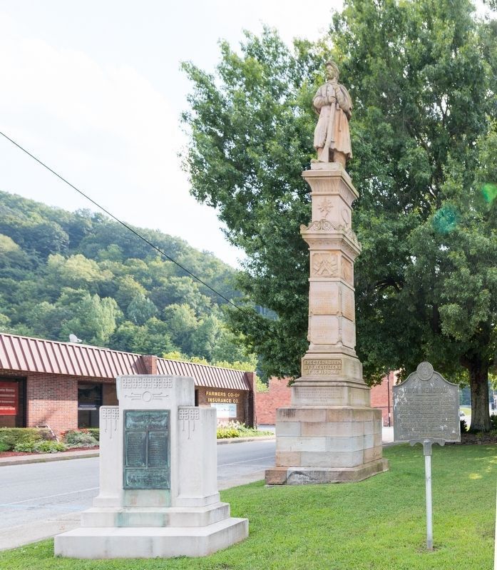 World War I Memorial, Union Memorial and Union Memorial Marker. Click for full size. World War I Memorial, Union Memorial and Union Memorial Marker image. Click for full size.