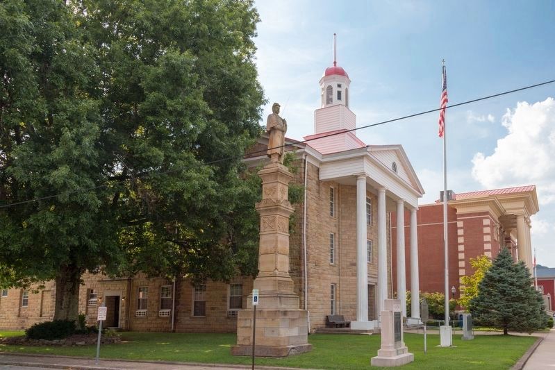 Lewis County Courthouse and Memorials image. Click for full size.