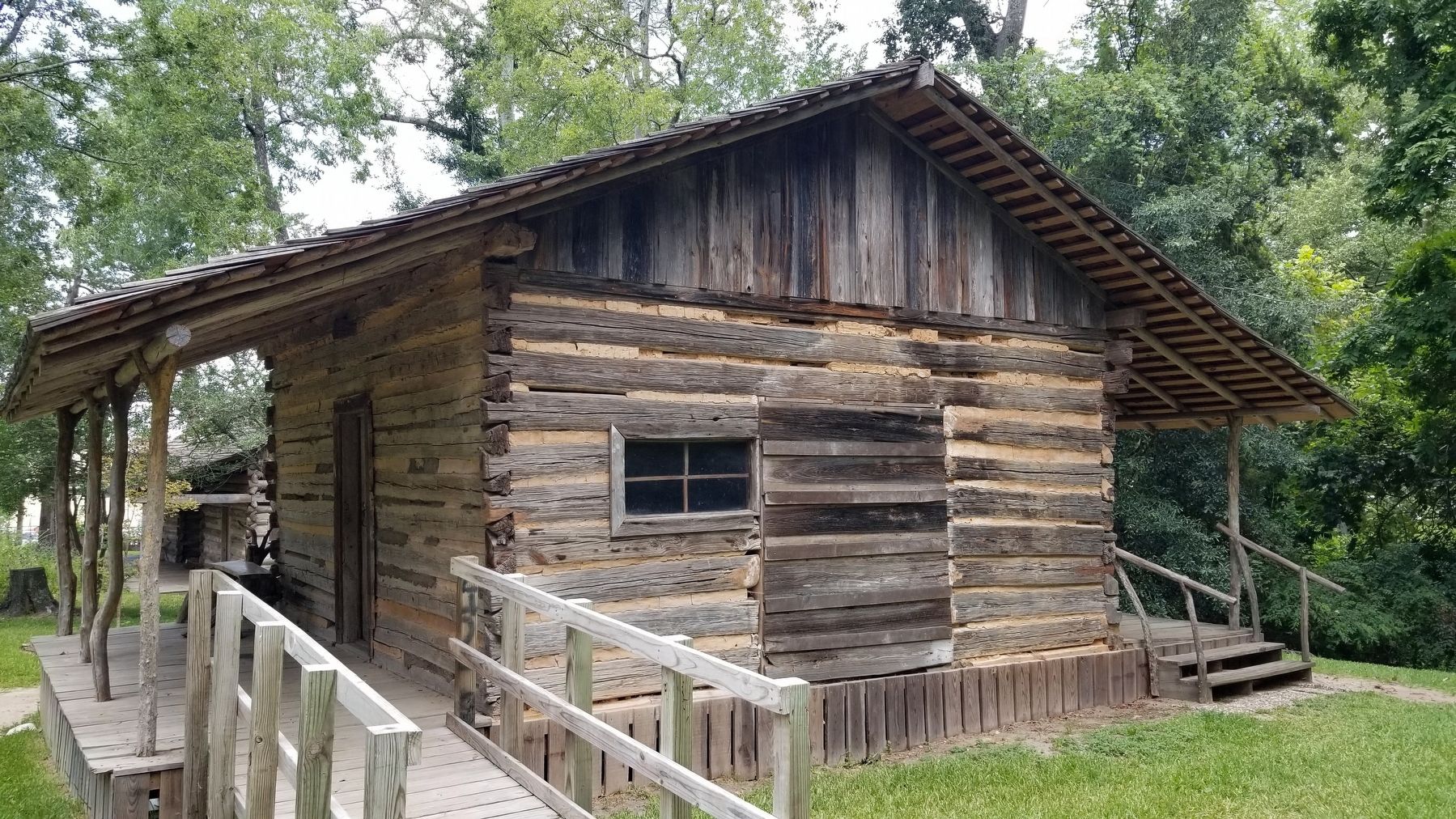 The Roberts-Farris Log Cabin image. Click for full size.