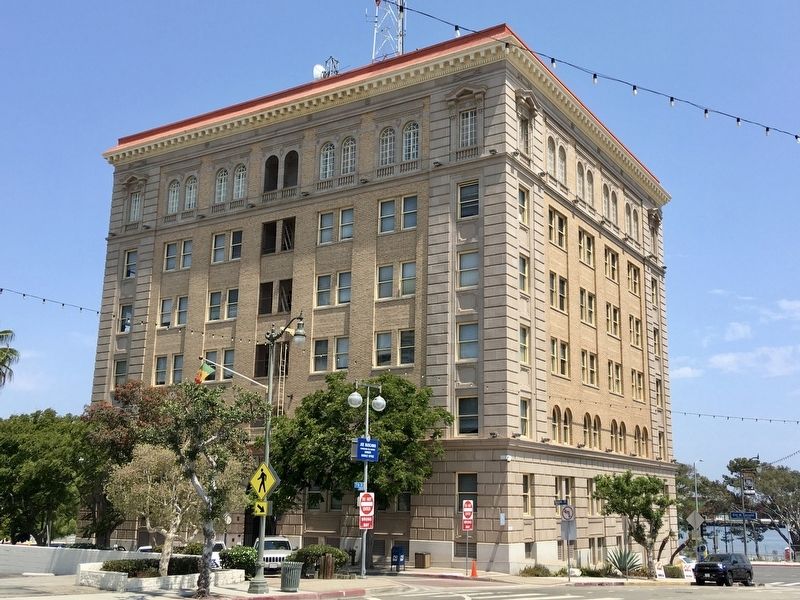 San Pedro Municipal Building image. Click for full size.