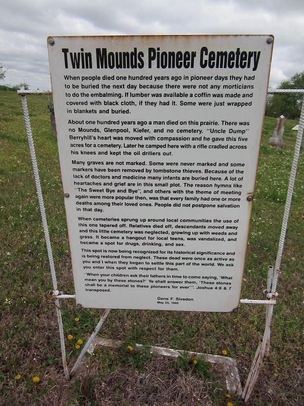 An additional Twin Mounds Pioneer Cemetery Marker image. Click for full size.