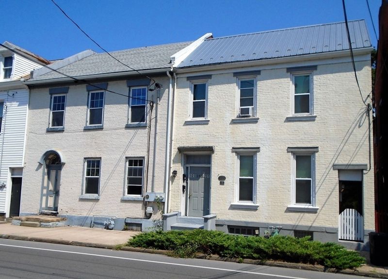 115 East Market Street and Marker. Click for full size. 115 East Market Street and Marker image. Click for full size.