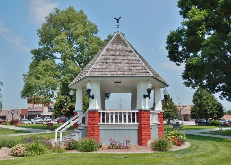 Broken Bow Town Square Bandstand image. Click for full size.