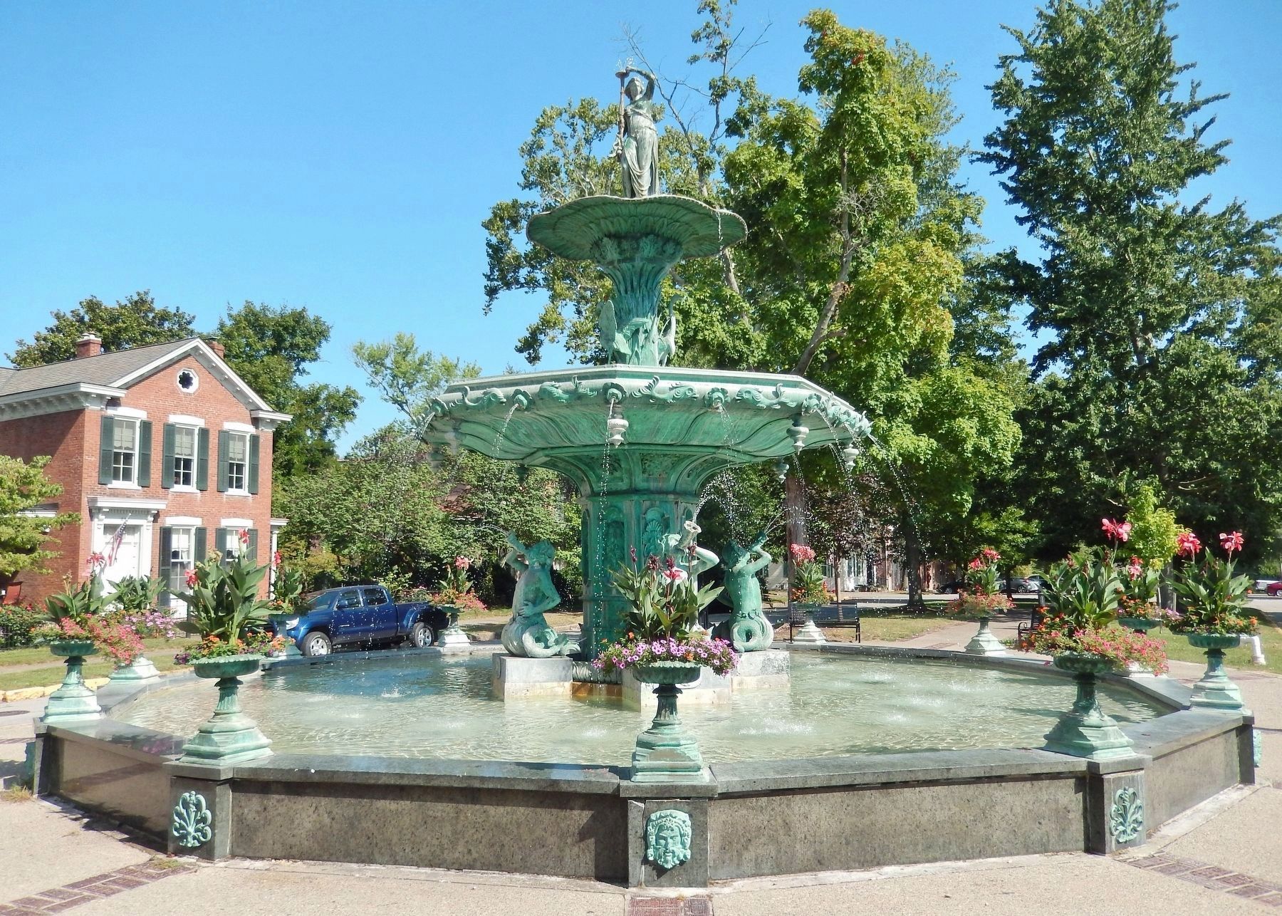 Broadway Fountain. Click for full size. Broadway Fountain image. Click for full size.