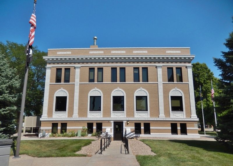 Sherman County Courthouse (<i>west elevation</i>) image. Click for full size.
