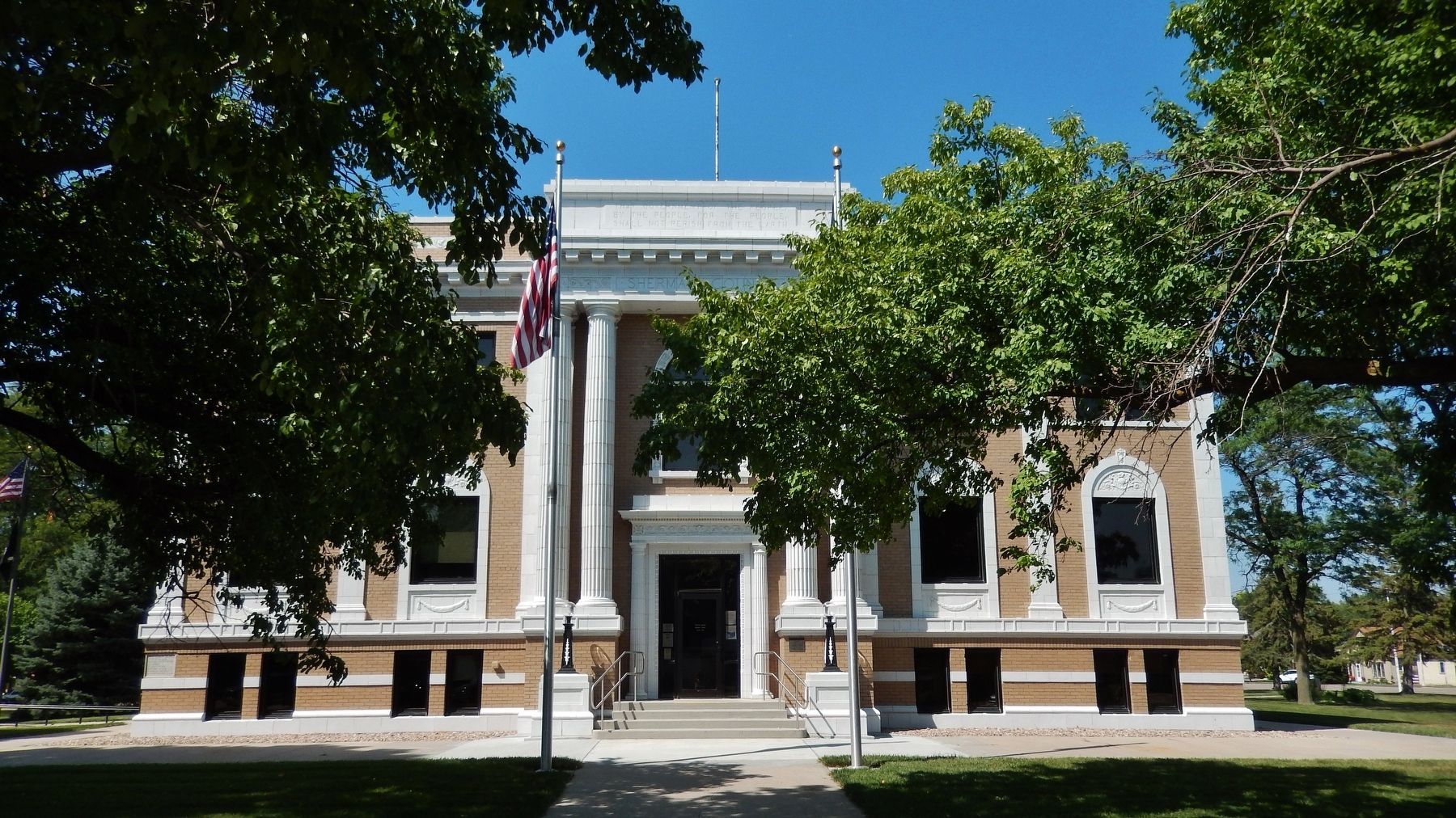 Sherman County Courthouse (<i>front/south elevation</i>) image. Click for full size.