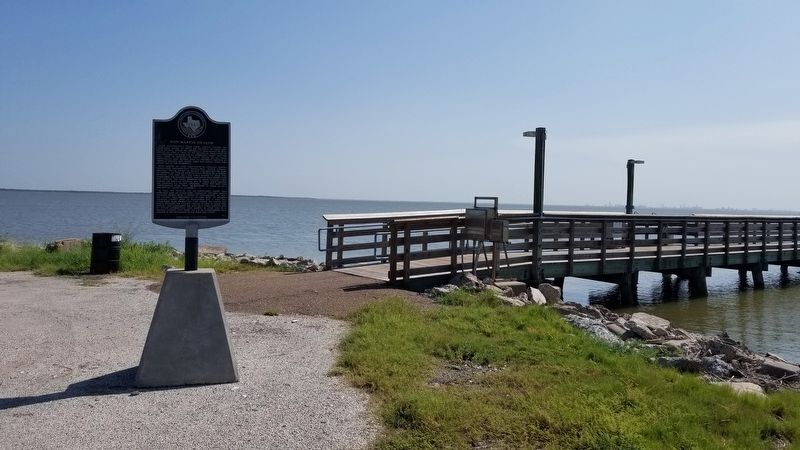 The Don Martin de Leon Marker in front of the fishing pier image. Click for full size.