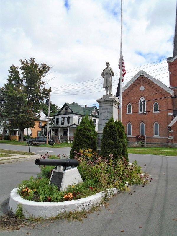 Civil War Cannon and Marker image. Click for full size.