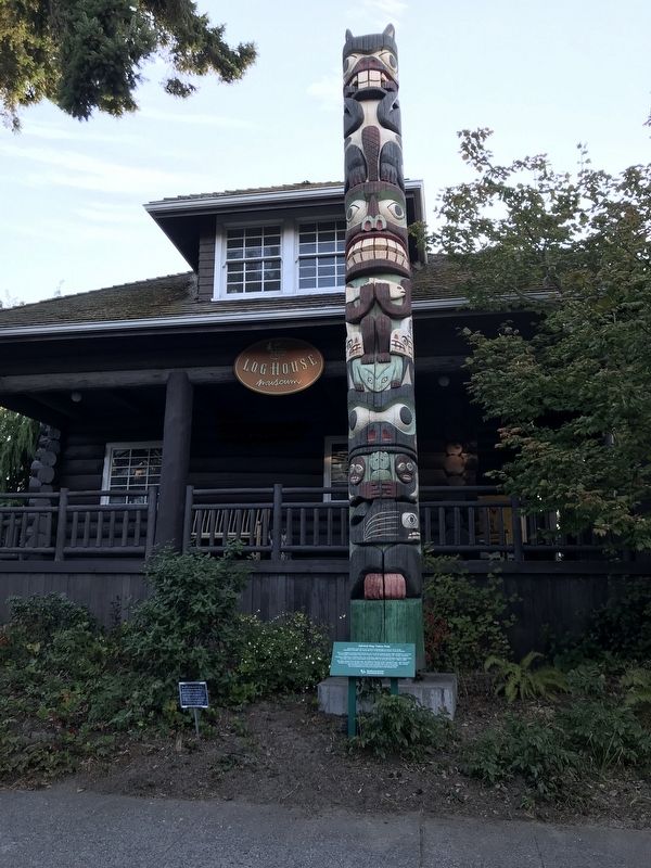 Admiral Way Totem Pole Marker image. Click for full size.