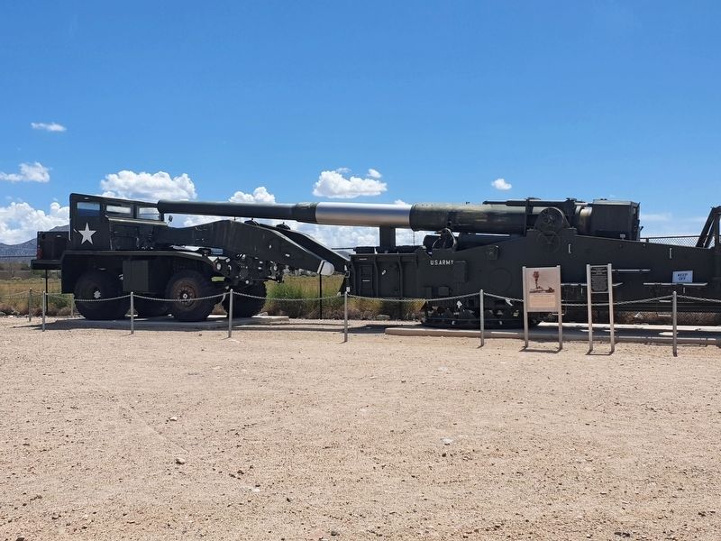 280 mm Atomic Cannon and Marker. Click for full size. 280 mm Atomic Cannon and Marker image. Click for full size.