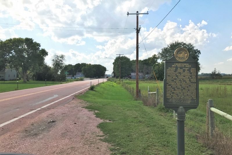 Christensen 1917 Round Barn Marker, from the east image. Click for full size.
