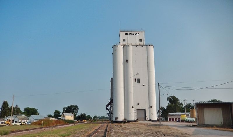 Towering Grain Elevator near marker image. Click for full size.
