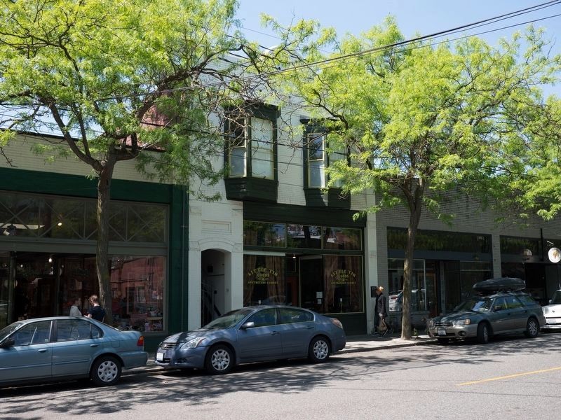 Fremont Saloon building. Click for full size. Fremont Saloon building image. Click for full size.