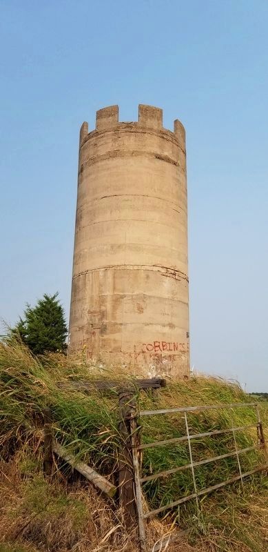 The old silo across the street from the marker image. Click for full size.