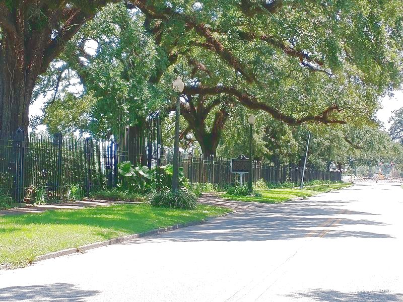 South bound view on Ann Street S of Magnolia entrance and marker image. Click for full size.