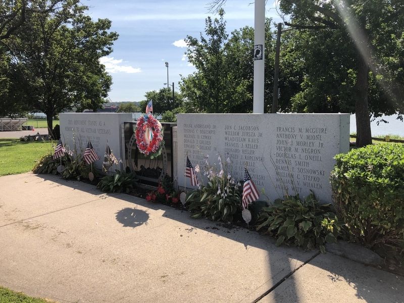 Vietnam Veterans Memorial. Click for full size. Vietnam Veterans Memorial image. Click for full size.