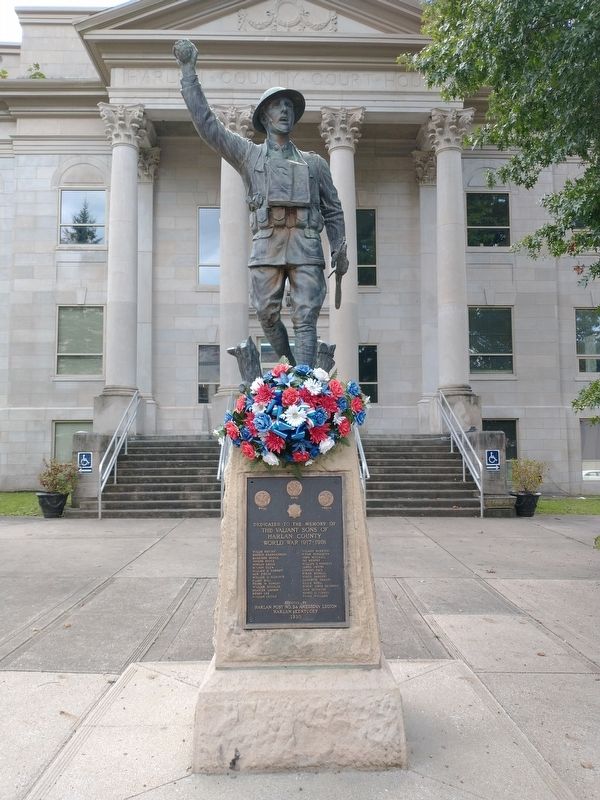 Harlan County WWI Memorial image. Click for full size.