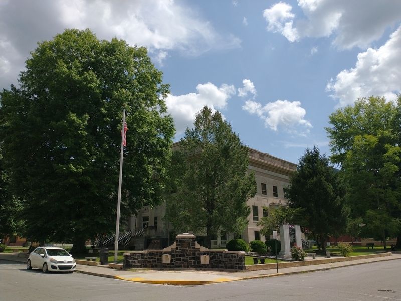 Harlan County War Memorial image. Click for full size.