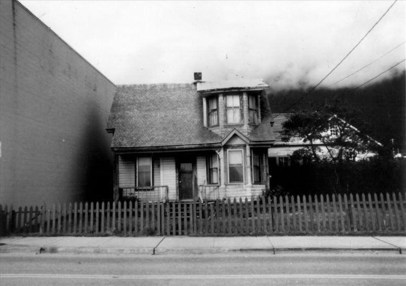 Hanlon-Osbakken House. Click for more information. Hanlon-Osbakken House image. Click for more information.