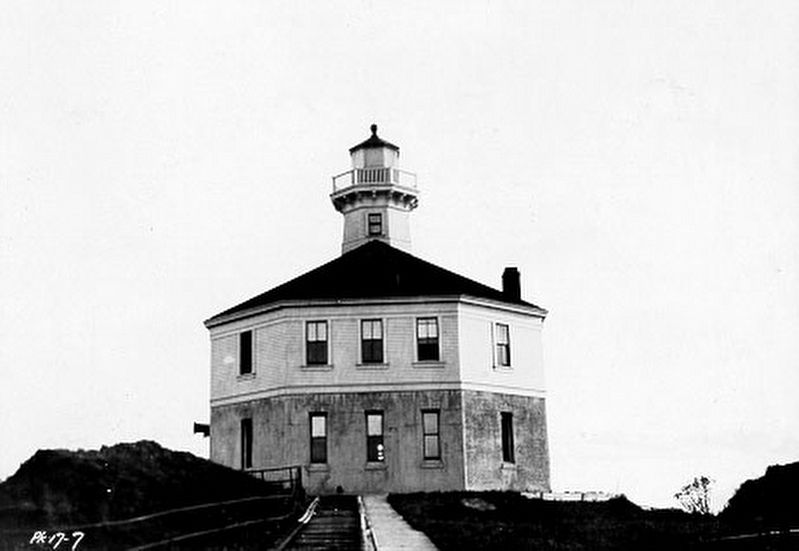 Eldred Rock Lighthouse image. Click for full size.