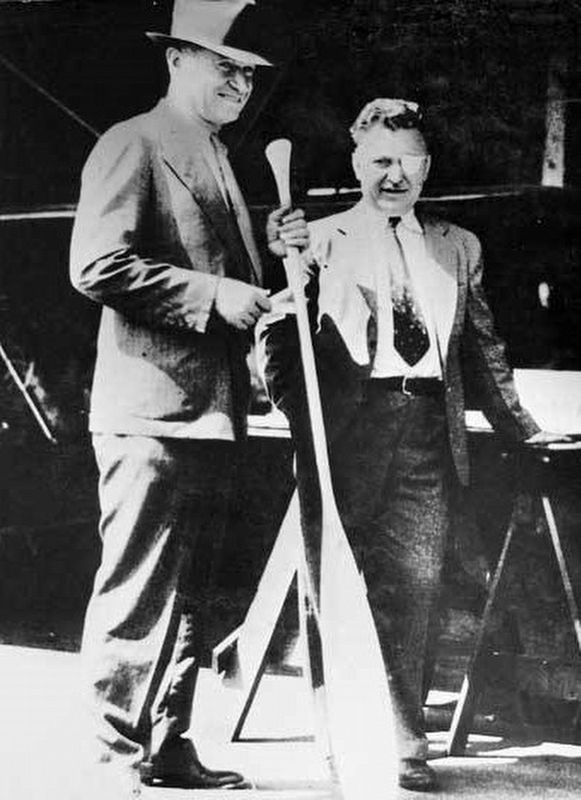 Will Rogers and Wiley Post image. Click for full size.