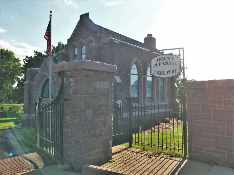 Mount Pleasant Cemetery entrance & Glidden Memorial Chapel image. Click for full size.