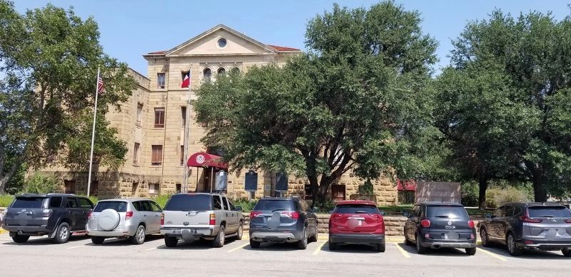 The view of the three markers and courthouse from the street image. Click for full size.