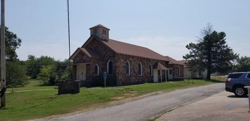 The view of the Palo Pinto Methodist Church and Marker from the street image. Click for full size.