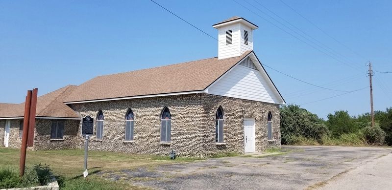 The view of the First Baptist Church of Palo Pinto and Marker from the street image. Click for full size.