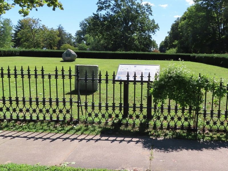 Three Markers for Yale College Site image. Click for full size.