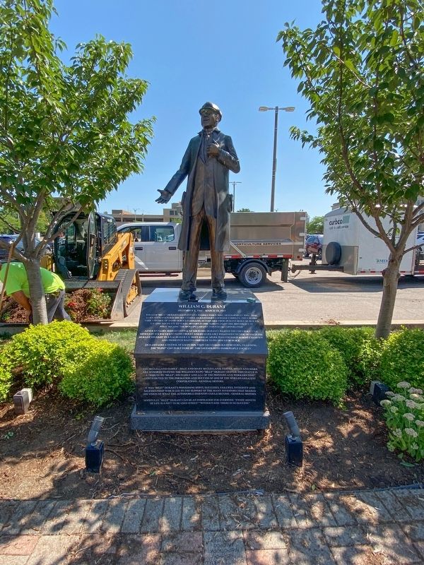 William C. Durant statue image. Click for full size.