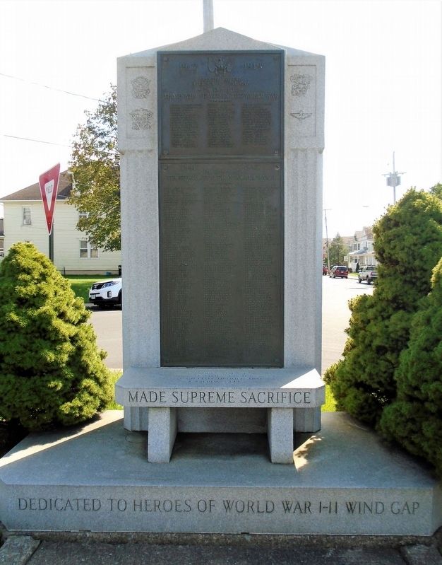 World Wars Memorial image. Click for full size.