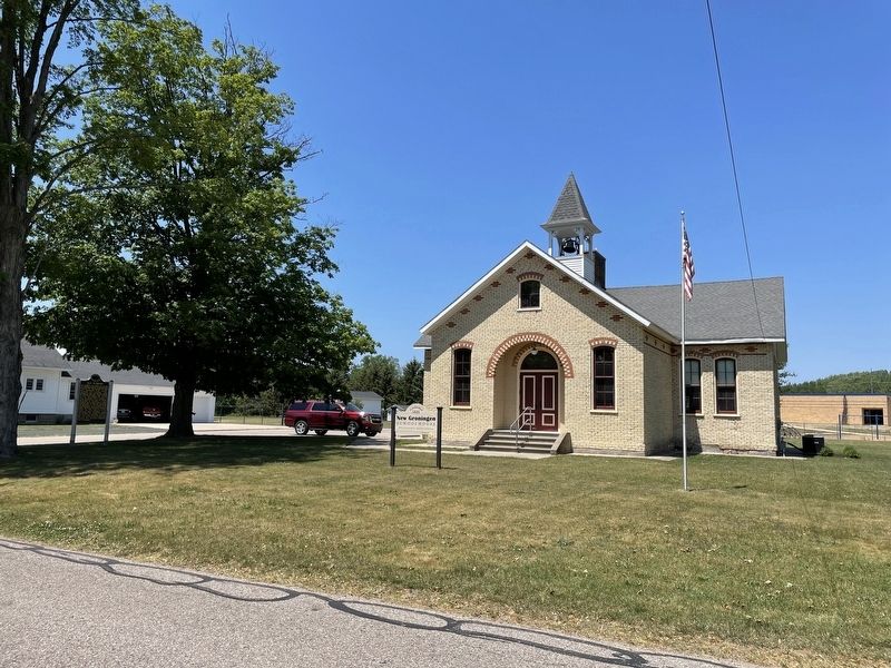 New Groningen Schoolhouse and Historical Marker image. Click for full size.
