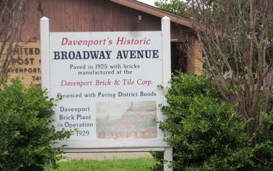 Davenport's Historic Broadway Avenue Marker image. Click for full size.