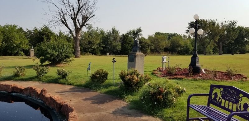 The view of the Victorio Statue and Marker by the fountain image. Click for full size.