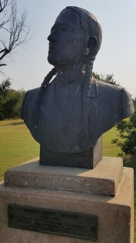 The Quanah Parker (Kwania) Statue and Marker image. Click for full size.