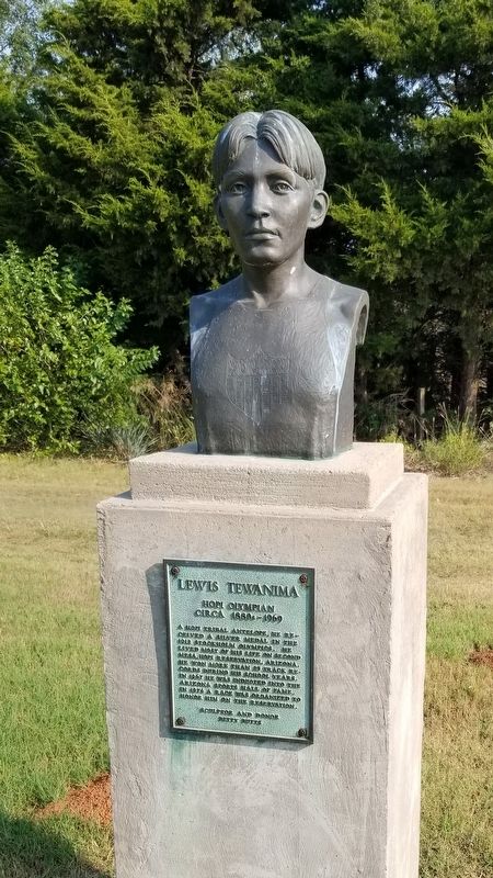 The Lewis Tewanima Statue and Marker image. Click for full size.