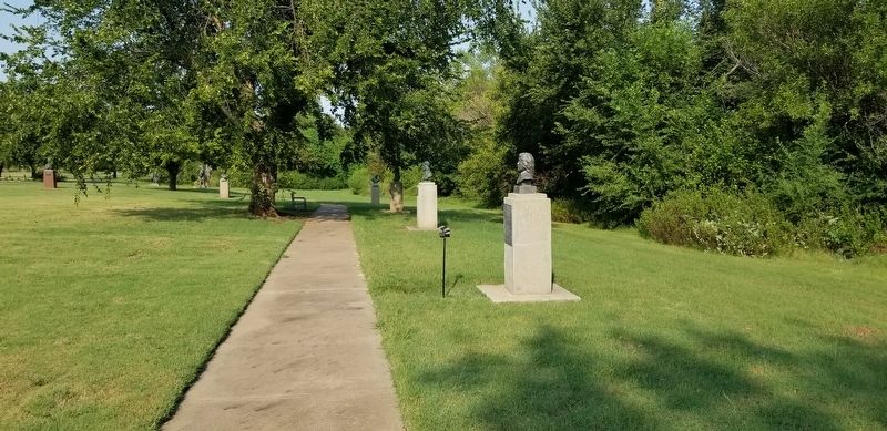 The view of the Hosteen Klah Statue and Marker from the park image. Click for full size.