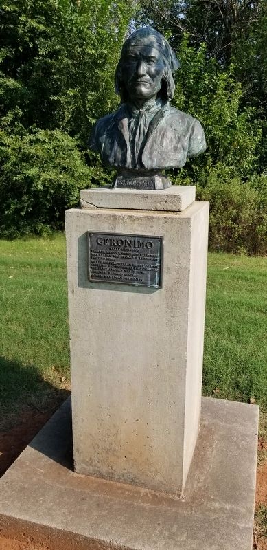 The Geronimo Statue and Marker image. Click for full size.